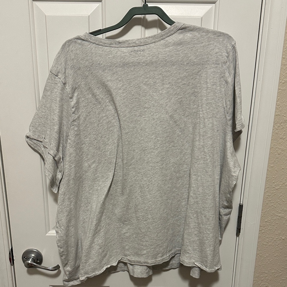 Old Navy Light Gray Tee - Picture 5 of 5